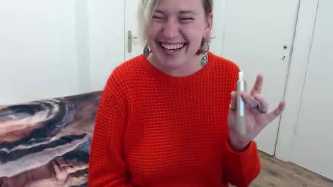 Syl  online show from November 18, 10:36 pm