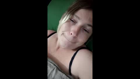 Snapshot of clittytastic chatting on December 18, 10:05 pm Syl online show from December 18, 10:05 pm