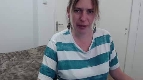 Snapshot of clittytastic chatting on December 22, 10:18 pm Syl online show from December 22, 10:18 pm