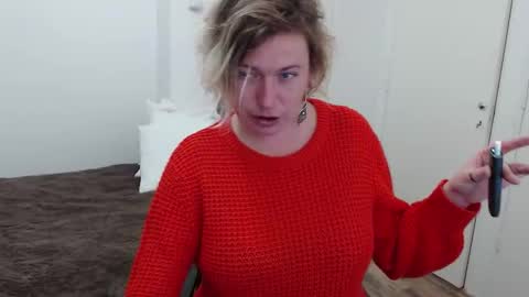 Snapshot of clittytastic chatting on January 15, 8:52 am Syl online show from January 15, 8:52 am