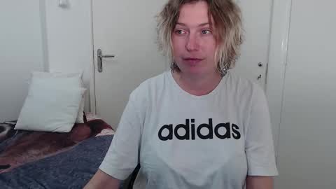 Snapshot of clittytastic chatting on February 5, 7:51 pm Syl online show from February 5, 7:51 pm