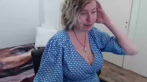 Snapshot of clittytastic chatting on February 17, 9:28 am Syl online show from February 17, 9:28 am