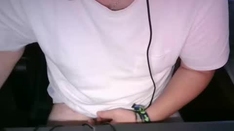 Snapshot of clluch95 chatting on October 1, 10:54 am clluch95 online show from October 1, 10:54 am