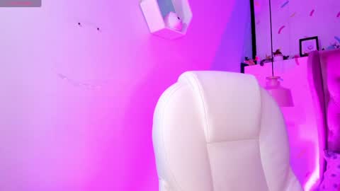 Snapshot of cloe_martinez_ chatting on December 5, 12:30 am Cloe online show from December 5, 12:30 am