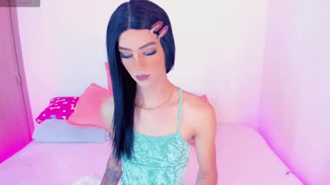 CLOE REMINTON online show from February 21, 6:07 am