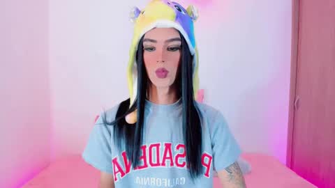 CLOE REMINTON online show from March 2, 10:56 am