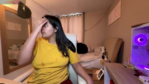 cloe small online show from February 8, 10:02 pm