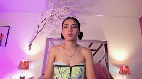 Snapshot of cloe_taylor__ chatting on November 22, 3:27 am CLOE online show from November 22, 3:27 am