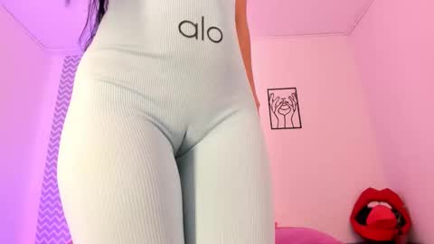 Snapshot of cloehonney chatting on November 12, 8:19 pm cloe online show from November 12, 8:19 pm