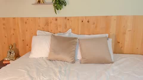 Chloe Smith online show from September 23, 8:01 pm