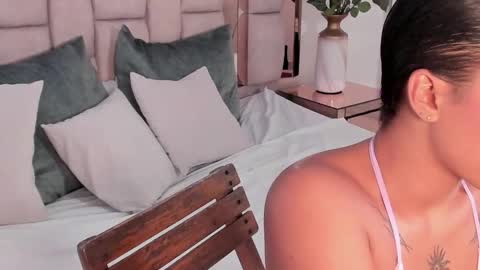 Snapshot of cloemorwen chatting on December 2, 2:17 am Cloe online show from December 2, 2:17 am