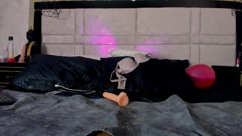 Clohe the wonder online show from April 15, 11:05 pm