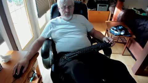 Snapshot of cloudalert62 chatting on November 2, 6:43 pm cloudalert62 online show from November 2, 6:43 pm