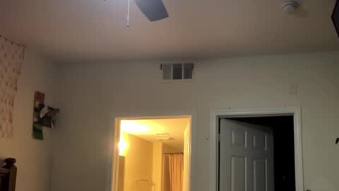 Snapshot of cloudy_dayz69 chatting on November 30, 11:53 pm Cloudy Dayz online show from November 30, 11:53 pm