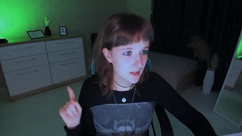 Snapshot of clover_red chatting on December 12, 2:55 pm Clover follow me online show from December 12, 2:55 pm