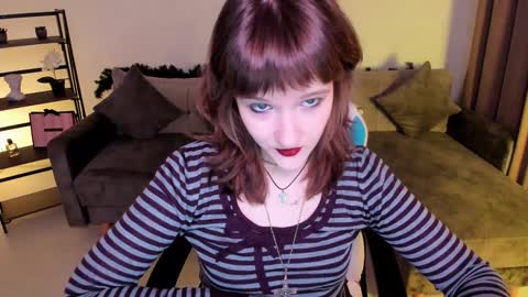 Snapshot of clover_red chatting on December 13, 2:49 pm Clover follow me online show from December 13, 2:49 pm