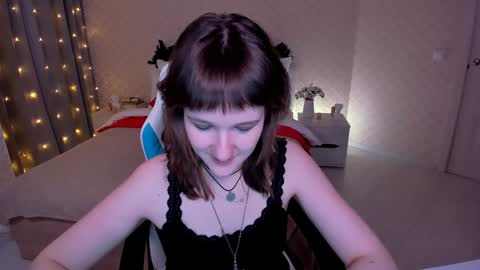 Snapshot of clover_red chatting on December 20, 2:49 pm Clover follow me online show from December 20, 2:49 pm