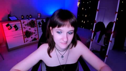 Snapshot of clover_red chatting on December 26, 6:22 pm Clover follow me online show from December 26, 6:22 pm