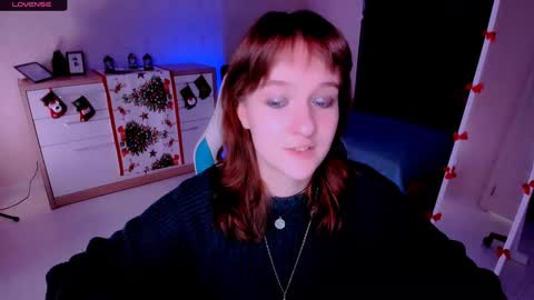 Snapshot of clover_red chatting on January 19, 2:59 pm Clover follow me online show from January 19, 2:59 pm