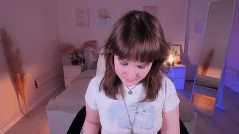 Snapshot of clover_red chatting on January 26, 10:02 am Clover follow me online show from January 26, 10:02 am