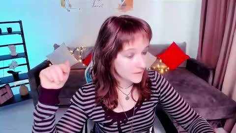 Snapshot of clover_red chatting on March 9, 2:32 pm Clover follow me online show from March 9, 2:32 pm