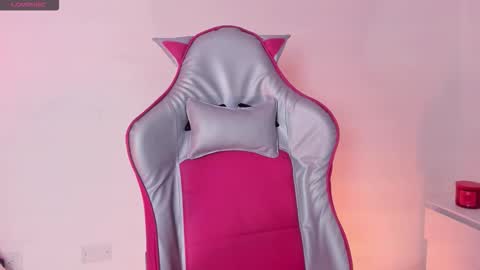 Chloe  online show from November 6, 1:01 pm