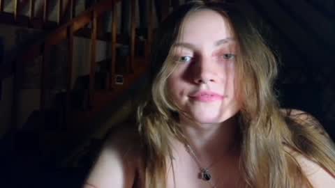 Snapshot of clover_tully chatting on February 8, 5:40 am Clover online show from February 8, 5:40 am