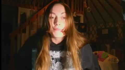 Snapshot of clover_tully chatting on March 11, 4:21 am Clover online show from March 11, 4:21 am