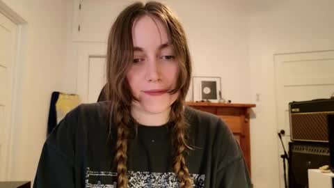 Snapshot of clover_tully chatting on November 20, 3:28 am Clover online show from November 20, 3:28 am