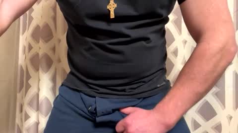 Snapshot of clovershit1 chatting on November 30, 2:37 am clovershit1 online show from November 30, 2:37 am