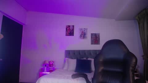 emely dolce online show from December 6, 6:26 am