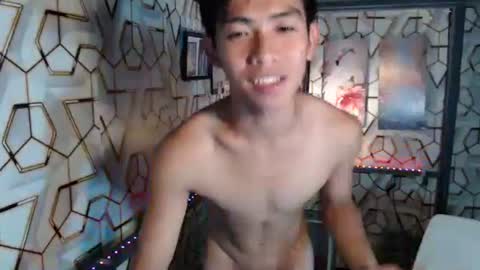 Snapshot of clyde_twinkx chatting on September 16, 4:52 pm clyde_twinkx online show from September 16, 4:52 pm