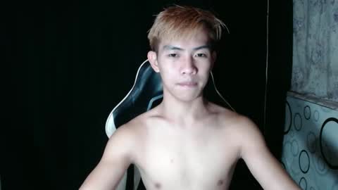 Snapshot of clyde_twinkx chatting on November 17, 10:54 am clyde_twinkx online show from November 17, 10:54 am