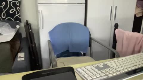 Snapshot of coach_karl chatting on October 21, 12:55 am Coach Karl Porn Star Tip me all the way to my next trip online show from October 21, 12:55 am