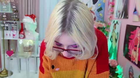 Snapshot of coconut_mia chatting on December 17, 10:43 pm Mia online show from December 17, 10:43 pm