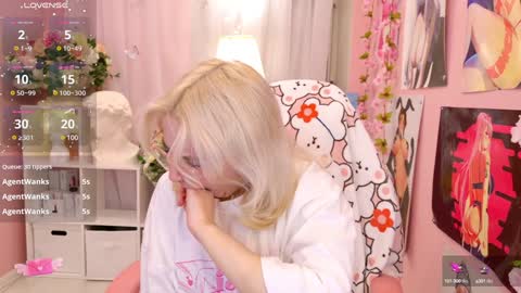 Snapshot of coconut_mia chatting on February 4, 3:11 am Mia online show from February 4, 3:11 am