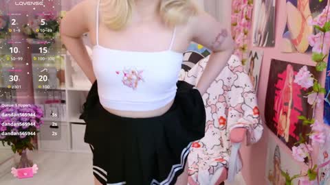 Snapshot of coconut_mia chatting on February 5, 8:57 pm Mia online show from February 5, 8:57 pm