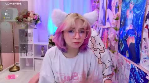 Snapshot of coconut_mia chatting on October 3, 2:25 pm Mia online show from October 3, 2:25 pm