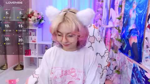 Snapshot of coconut_mia chatting on October 13, 2:06 pm Mia online show from October 13, 2:06 pm