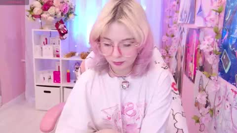 Mia online show from December 19, 9:00 pm