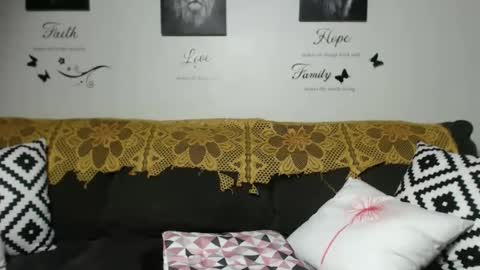 Snapshot of cocoscreamy chatting on November 26, 1:34 pm CocosCreamy online show from November 26, 1:34 pm