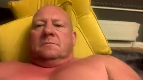 col4nows online show from October 13, 9:37 pm