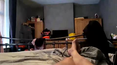 col4nows online show from April 27, 8:01 am