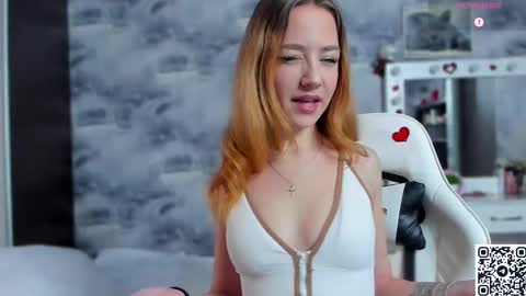 Snapshot of cold_waterfall chatting on March 10, 3:34 am Criss online show from March 10, 3:34 am