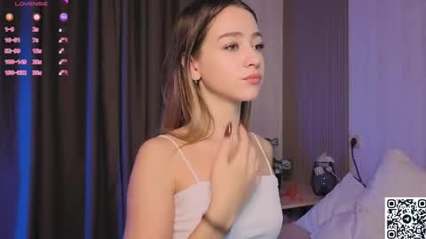 Snapshot of cold_waterfall chatting on November 12, 3:51 am Criss online show from November 12, 3:51 am