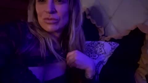 Snapshot of coldhearted69buthot chatting on December 17, 5:24 am coldhearted69buthot online show from December 17, 5:24 am