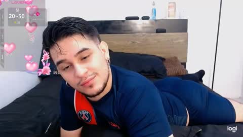 colin_lewisss online show from February 14, 11:23 pm