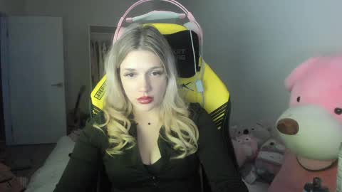BELLA online show from May 2, 12:48 am