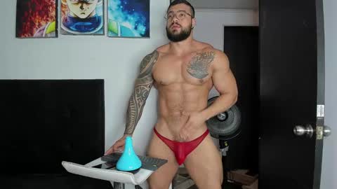 college_muscle_ass online show from December 24, 6:39 pm