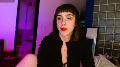 Snapshot of collette_beaufoy chatting on December 7, 9:22 pm Collette online show from December 7, 9:22 pm